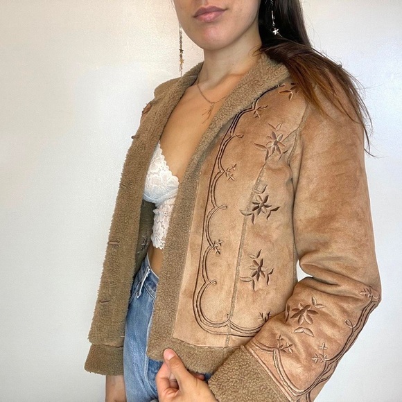 Embroidered faux fur jacket - Picture 4 of 4